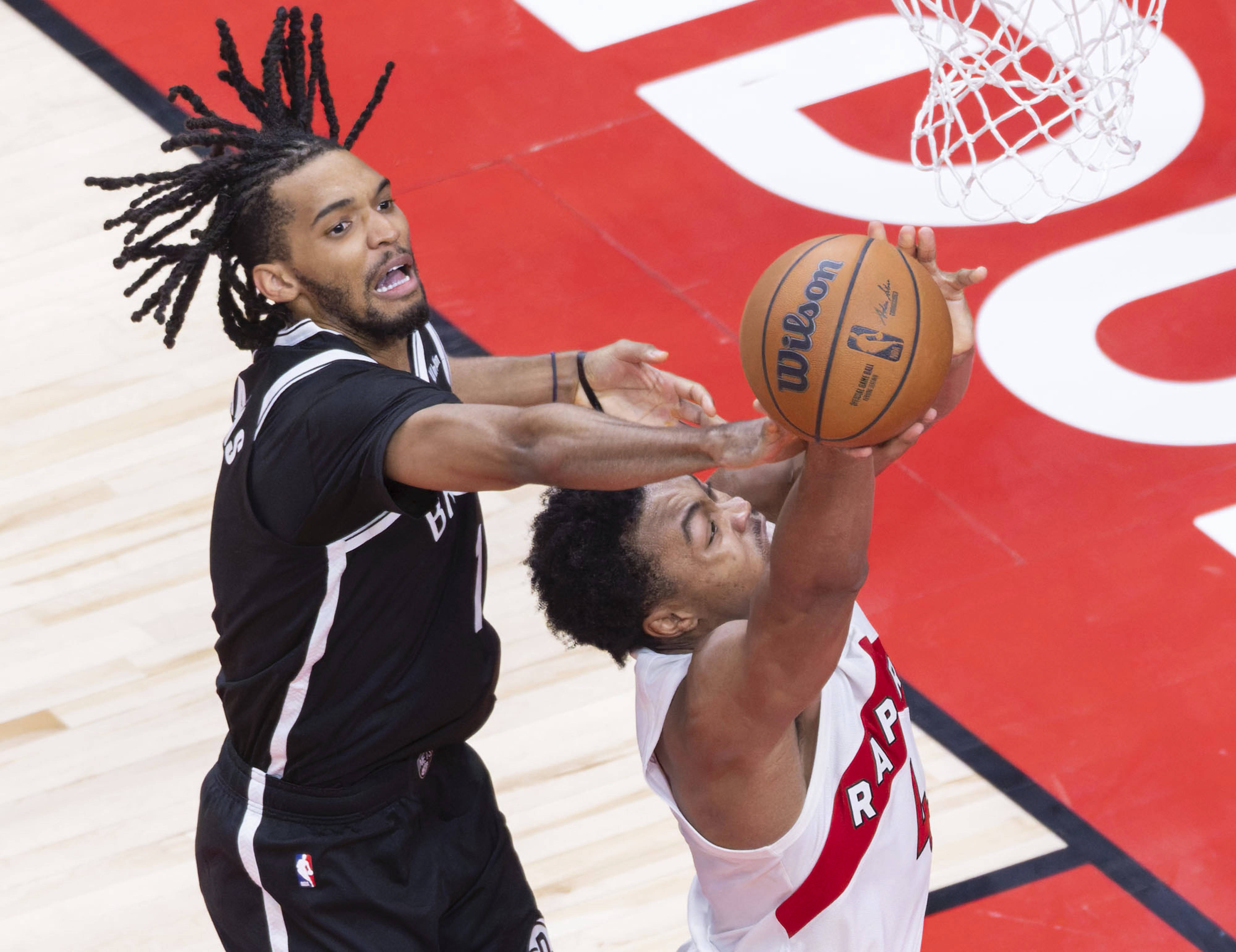 kaiyunapp-赛地聚焦——NBA总决赛关键时刻热度飙升，多伦多猛龙防线松动，信心回归，训练强度明显提升