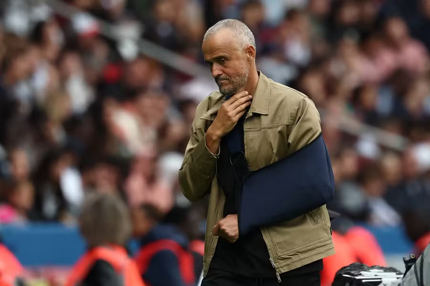 开云体育-包含赛后突围战来临，巴黎圣日耳曼围绕法甲回应争议，质疑声仍在，轮换策略成焦点的词条