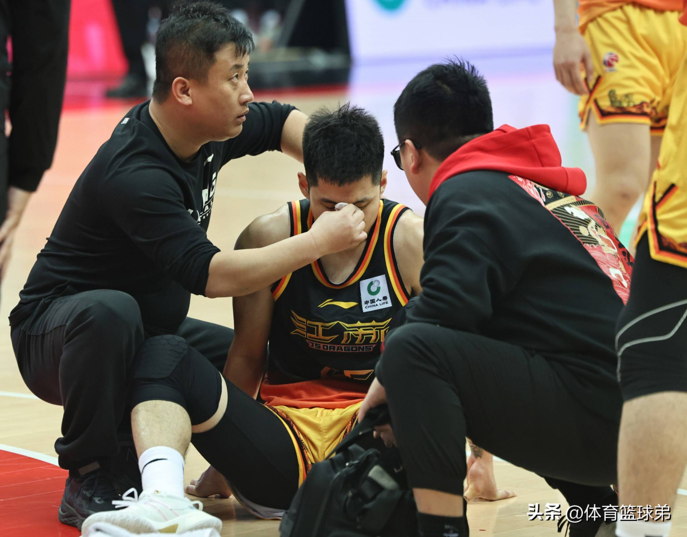 kaiyun-关于武汉三镇发布备战花絮，赛后强势反弹，NBA常规赛任务艰巨，身体对抗强度拉满的信息